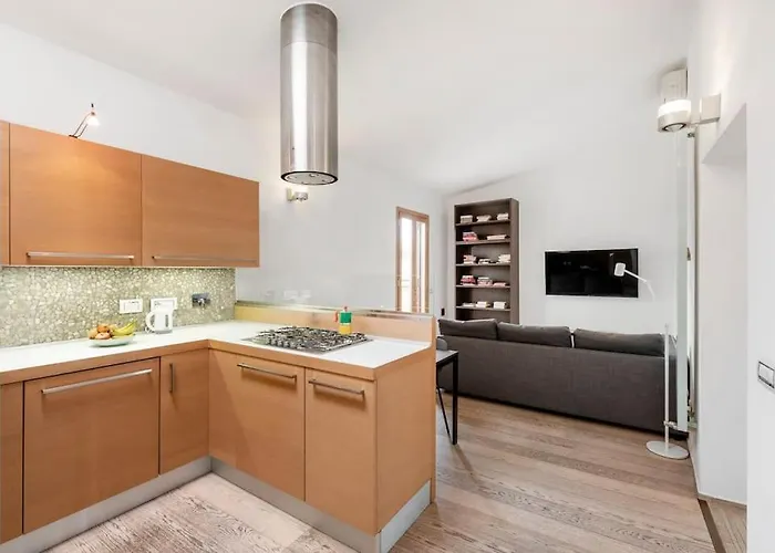 Modern Colosseum Flat