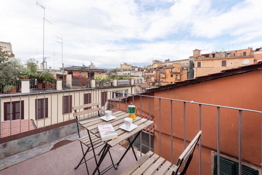 Modern Colosseum Flat Apartment *