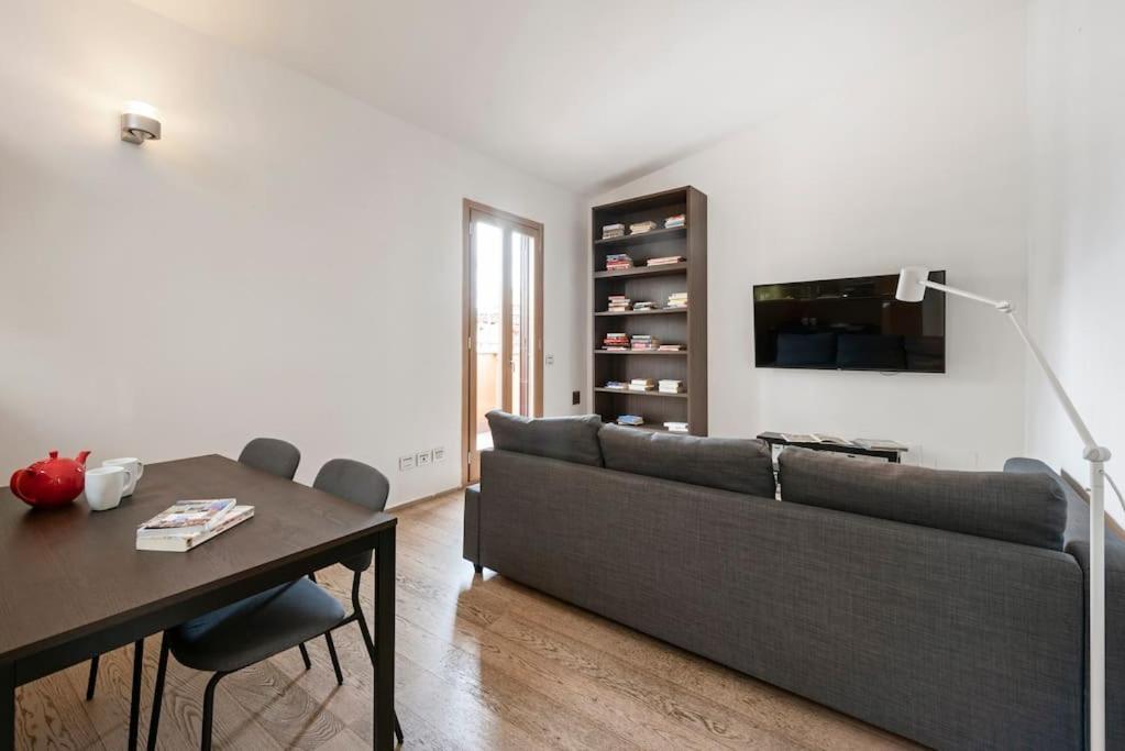 Modern Colosseum Flat