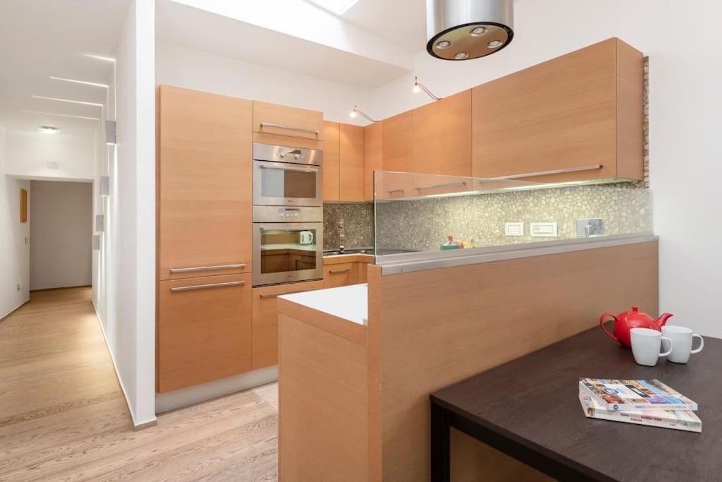Apartment Modern Colosseum Flat