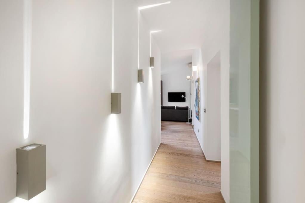 Modern Colosseum Flat *