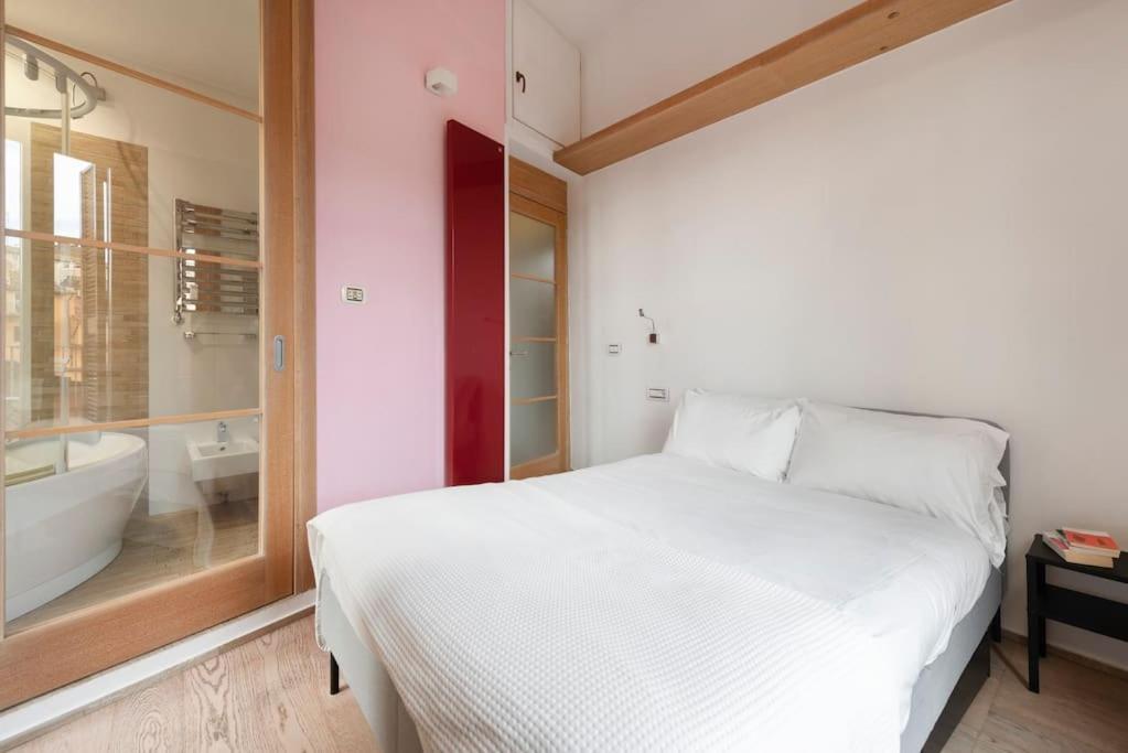 Modern Colosseum Flat Apartment