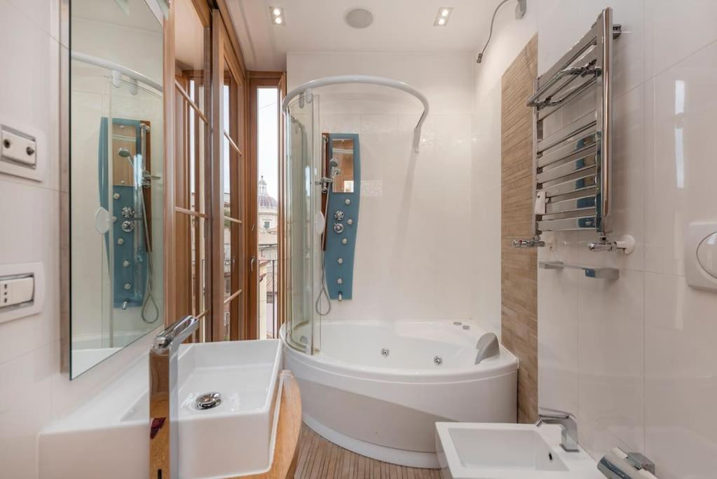 Modern Colosseum Flat Apartment *
