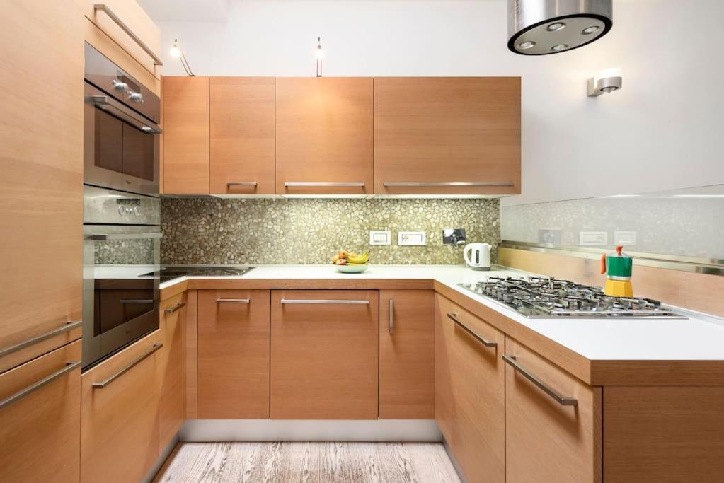 Modern Colosseum Flat *